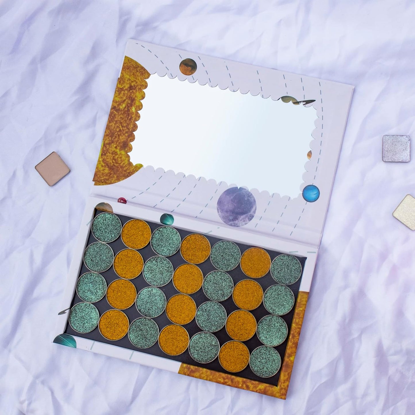 Empty magnetic palette with Mirror,Like a Book Fashionable and beautiful empty magnetic palette Makeup Magnetic Palette